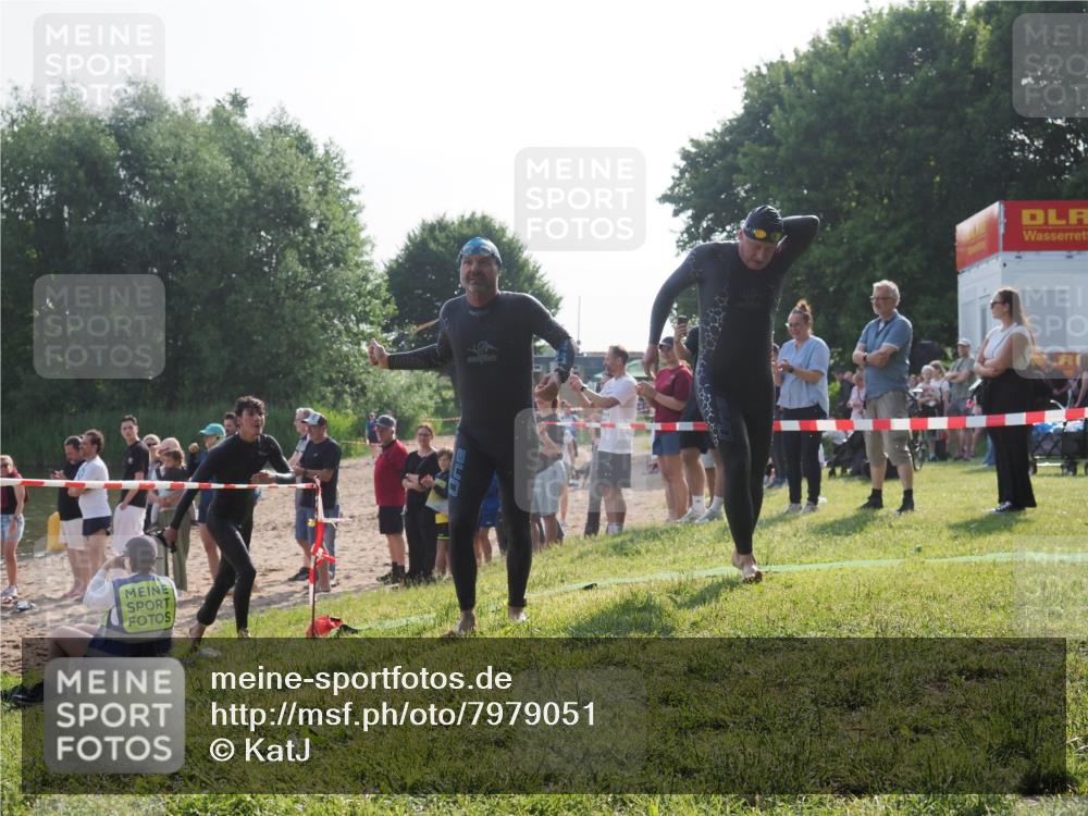 15.06.2025 - 27. Vierlanden-Triathlon KatJ http://msf.ph/oto/7979051 15.06.2025 08:42:16 Schwimmen 71, 121, 128, 135, 191 meine-sportfotos.de