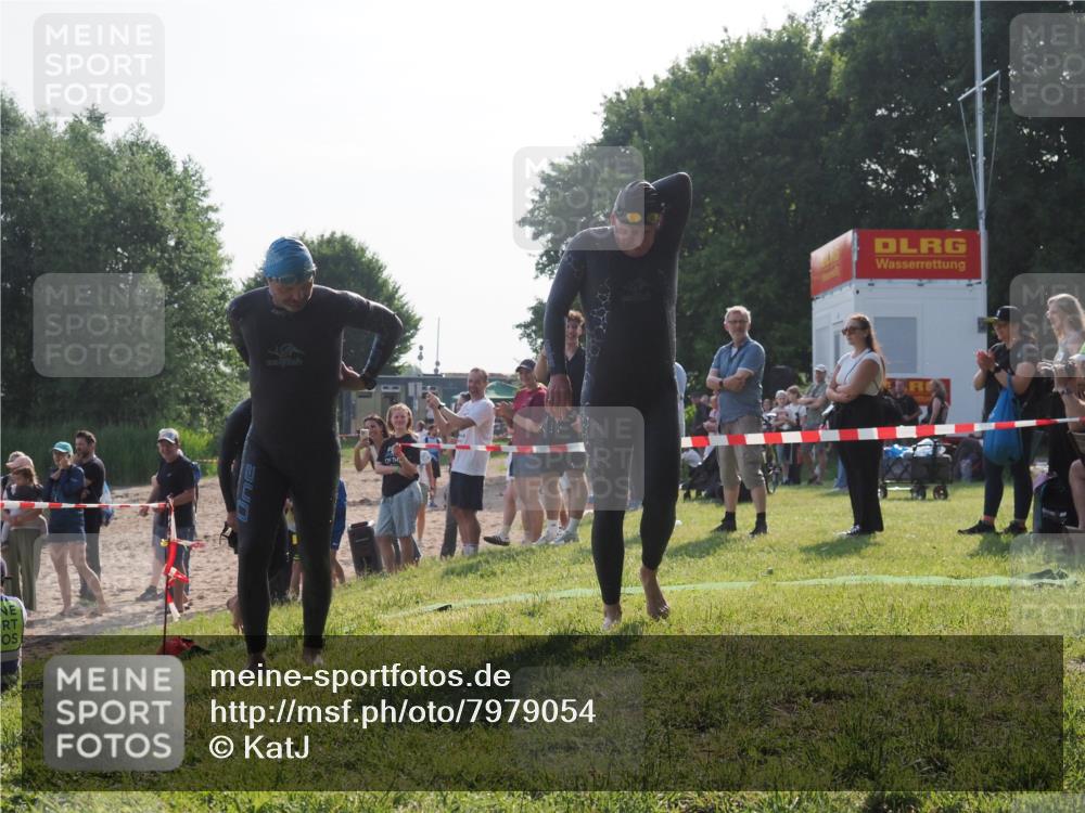 15.06.2025 - 27. Vierlanden-Triathlon KatJ http://msf.ph/oto/7979054 15.06.2025 08:42:17 Schwimmen 71, 121, 128, 135, 191 meine-sportfotos.de