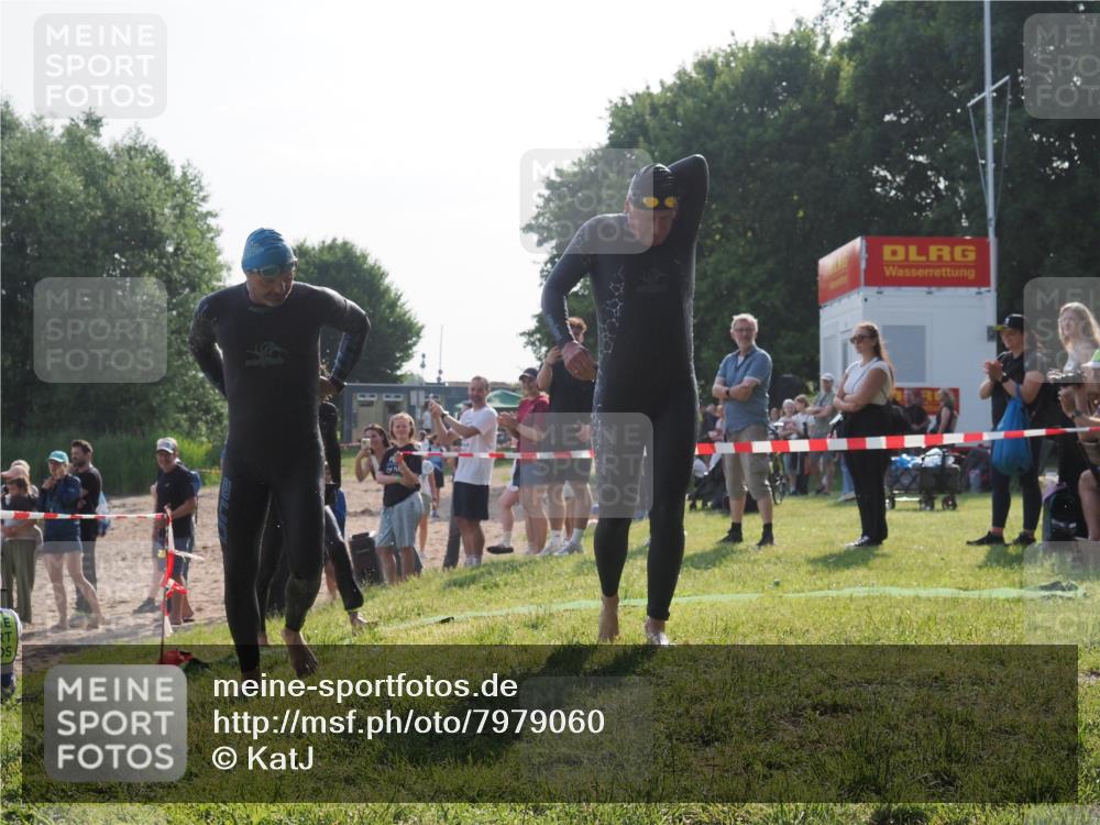 15.06.2025 - 27. Vierlanden-Triathlon KatJ http://msf.ph/oto/7979060 15.06.2025 08:42:17 Schwimmen 71, 121, 128, 135, 191 meine-sportfotos.de