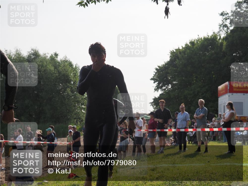 15.06.2025 - 27. Vierlanden-Triathlon KatJ http://msf.ph/oto/7979080 15.06.2025 08:42:21 Schwimmen 71, 121, 135, 191 meine-sportfotos.de