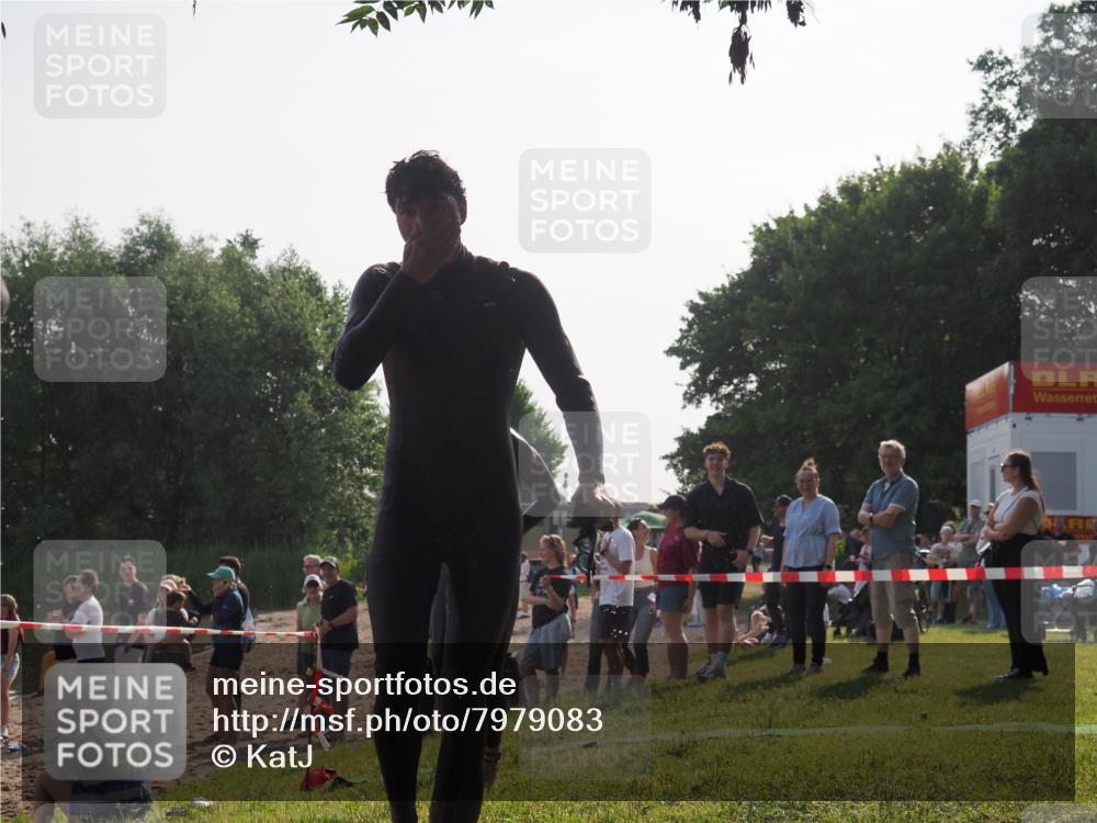 15.06.2025 - 27. Vierlanden-Triathlon KatJ http://msf.ph/oto/7979083 15.06.2025 08:42:21 Schwimmen 71, 121, 135, 191 meine-sportfotos.de