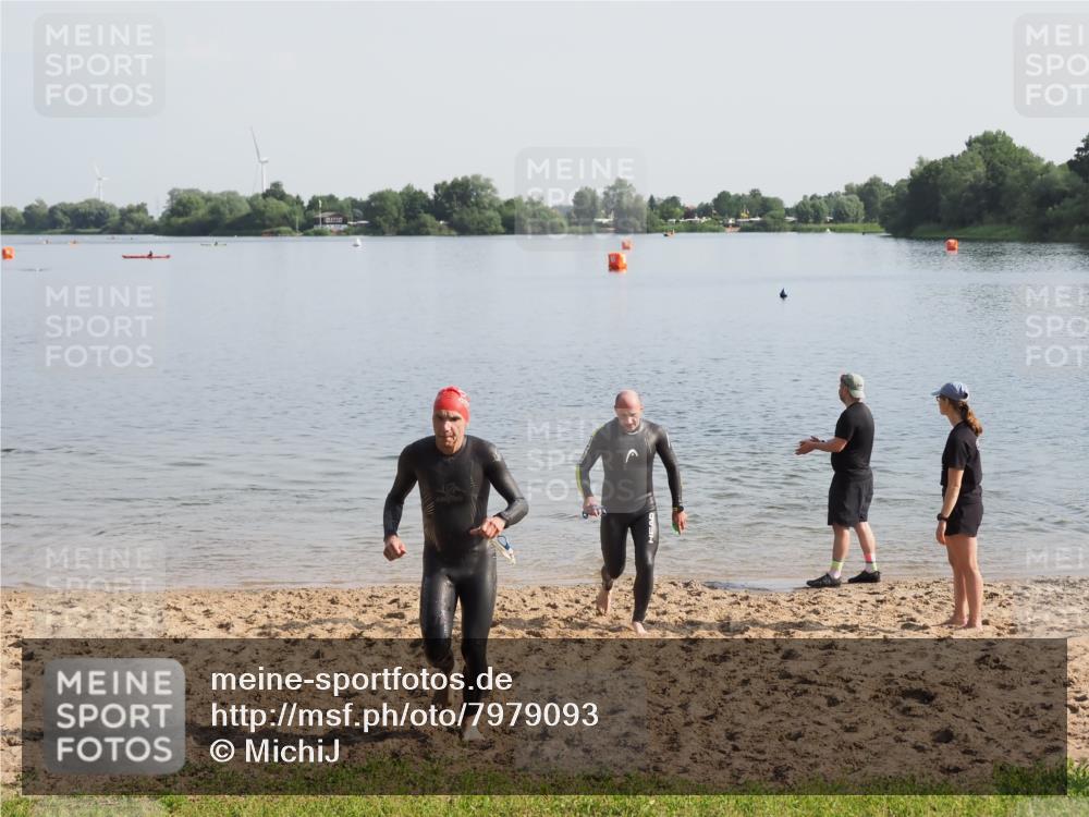 21.06.2025 - 27. Vierlanden-Triathlon MichiJ http://msf.ph/oto/7979093 15.06.2026 08:53:22 Schwimmen 162, 169 meine-sportfotos.de