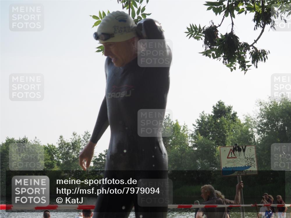 15.06.2025 - 27. Vierlanden-Triathlon KatJ http://msf.ph/oto/7979094 15.06.2025 08:42:24 Schwimmen 71, 135, 191 meine-sportfotos.de