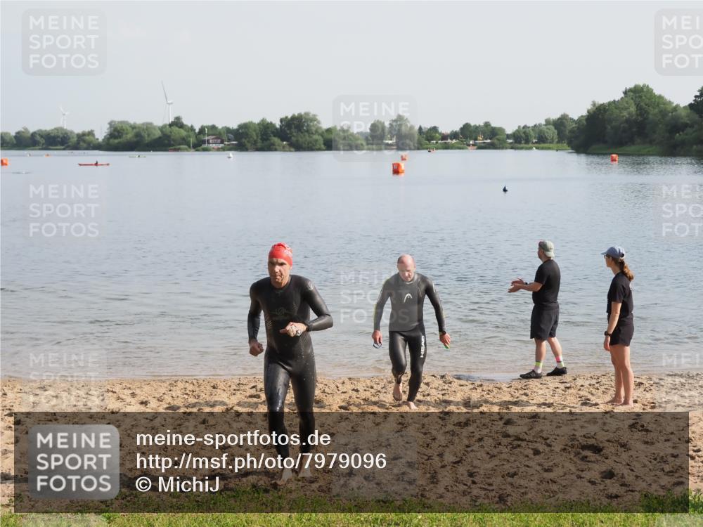 21.06.2025 - 27. Vierlanden-Triathlon MichiJ http://msf.ph/oto/7979096 15.06.2026 08:53:22 Schwimmen 162, 169 meine-sportfotos.de