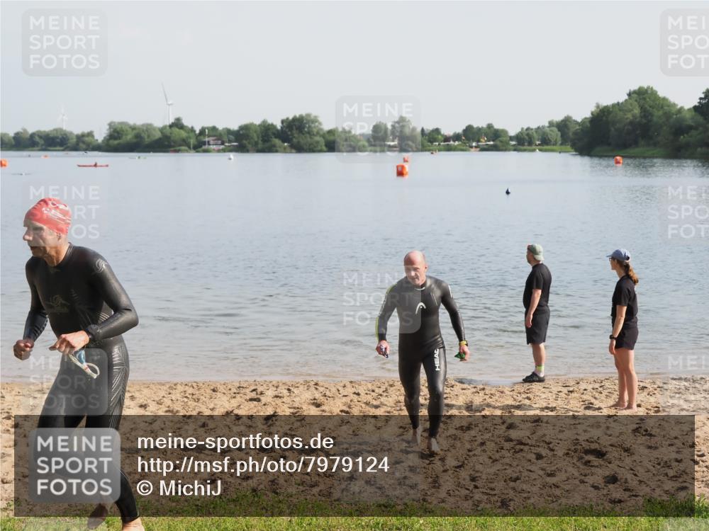 21.06.2025 - 27. Vierlanden-Triathlon MichiJ http://msf.ph/oto/7979124 15.06.2026 08:53:23 Schwimmen 162, 169 meine-sportfotos.de