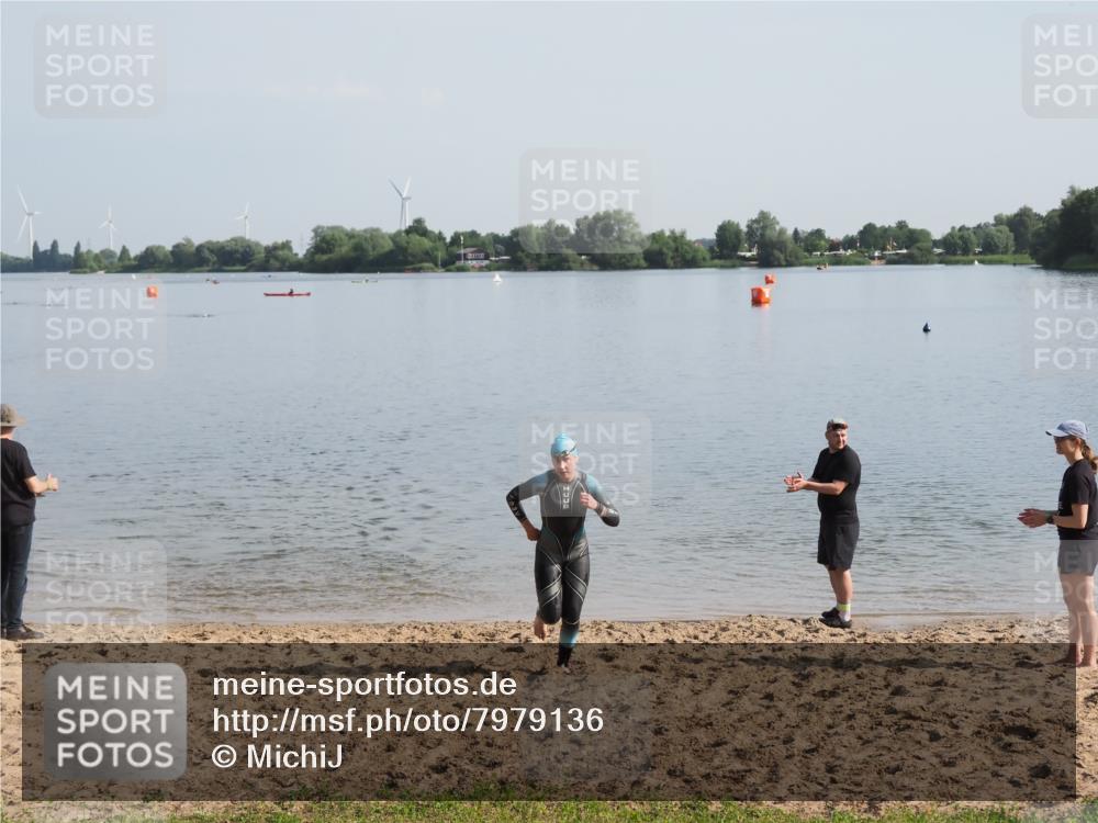 21.06.2025 - 27. Vierlanden-Triathlon MichiJ http://msf.ph/oto/7979136 15.06.2026 08:53:45 Schwimmen 202 meine-sportfotos.de