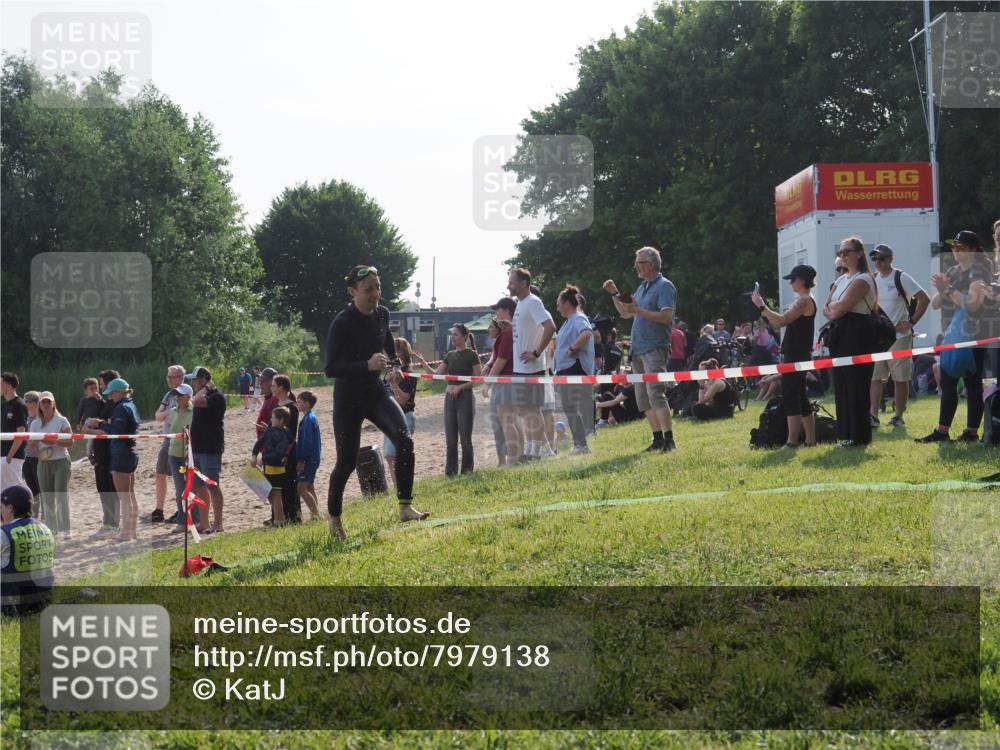 15.06.2025 - 27. Vierlanden-Triathlon KatJ http://msf.ph/oto/7979138 15.06.2025 08:43:01 Schwimmen 18, 72, 137, 154 meine-sportfotos.de