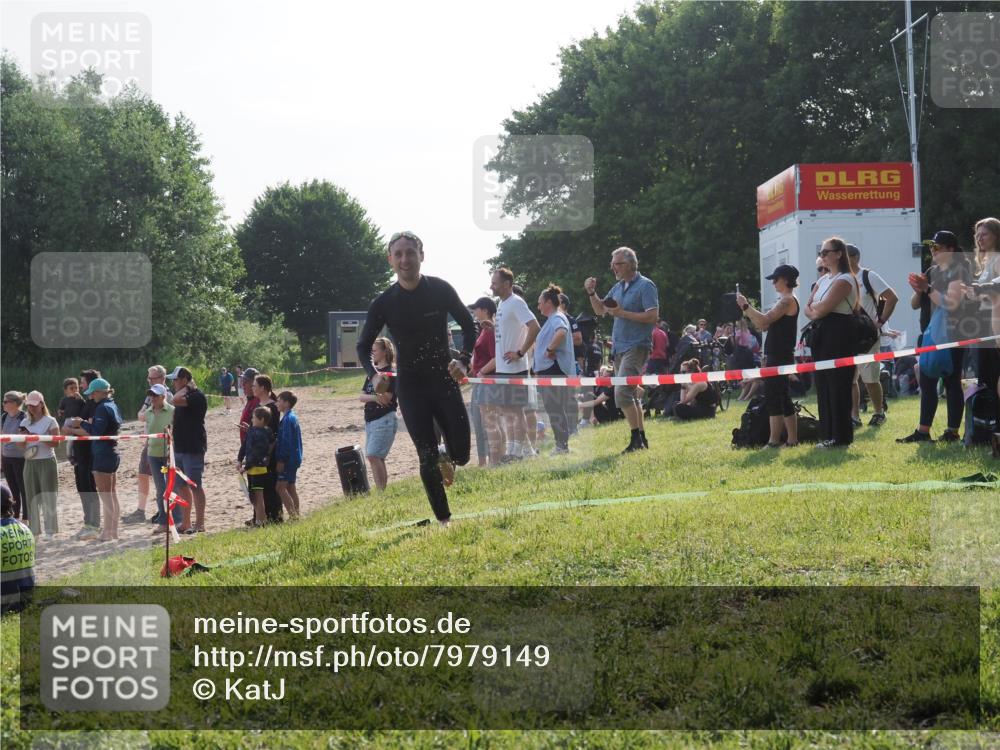 15.06.2025 - 27. Vierlanden-Triathlon KatJ http://msf.ph/oto/7979149 15.06.2025 08:43:02 Schwimmen 18, 72, 137, 154 meine-sportfotos.de