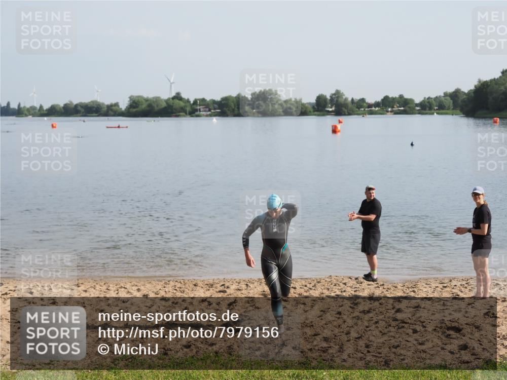 21.06.2025 - 27. Vierlanden-Triathlon MichiJ http://msf.ph/oto/7979156 15.06.2026 08:53:46 Schwimmen 202 meine-sportfotos.de