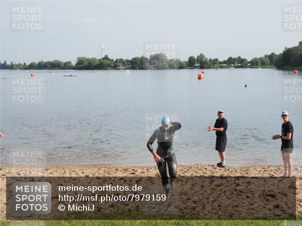21.06.2025 - 27. Vierlanden-Triathlon MichiJ http://msf.ph/oto/7979159 15.06.2026 08:53:46 Schwimmen 202 meine-sportfotos.de