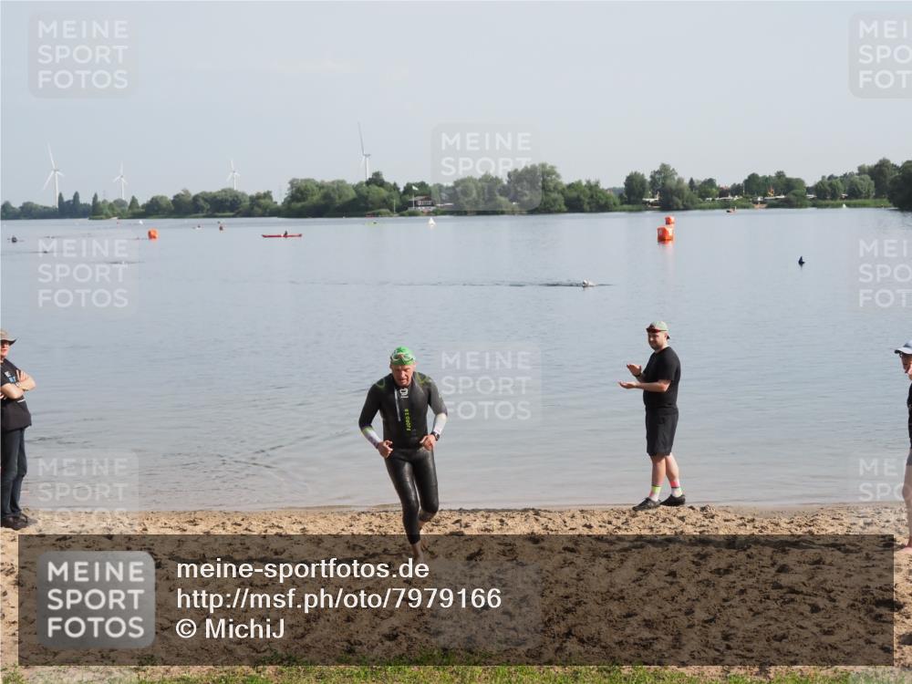 21.06.2025 - 27. Vierlanden-Triathlon MichiJ http://msf.ph/oto/7979166 15.06.2026 08:54:49 Schwimmen 108 meine-sportfotos.de