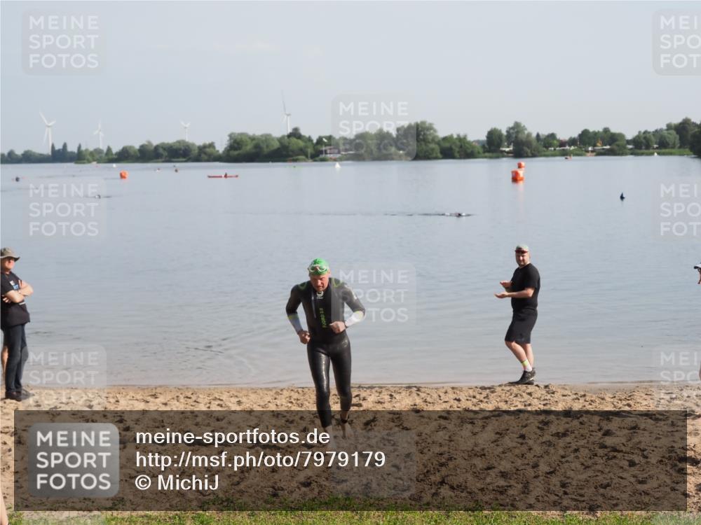 21.06.2025 - 27. Vierlanden-Triathlon MichiJ http://msf.ph/oto/7979179 15.06.2026 08:54:49 Schwimmen 108 meine-sportfotos.de
