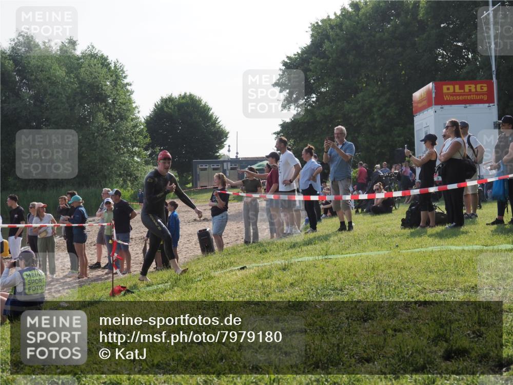 15.06.2025 - 27. Vierlanden-Triathlon KatJ http://msf.ph/oto/7979180 15.06.2025 08:43:06 Schwimmen 18, 72, 100, 137 meine-sportfotos.de