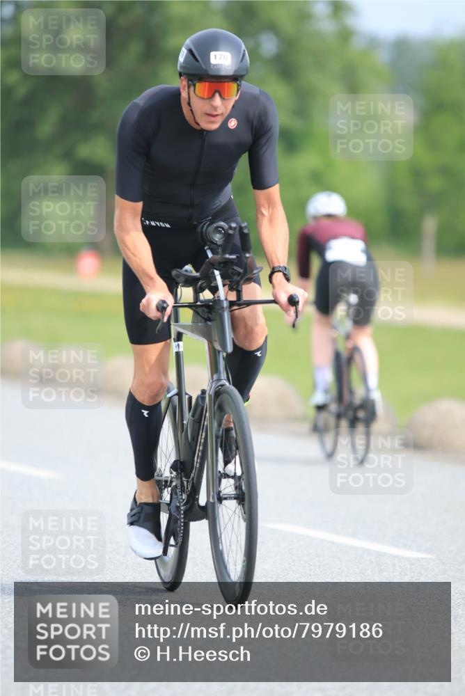 15.06.2025 - 27. Vierlanden-Triathlon H.Heesch http://msf.ph/oto/7979186 15.06.2025 10:27:23 Radfahren 165, 176, 492, 522, 549, 594, 628 meine-sportfotos.de