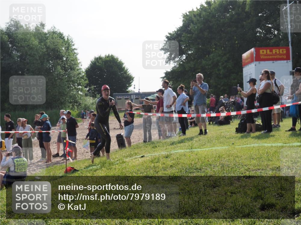 15.06.2025 - 27. Vierlanden-Triathlon KatJ http://msf.ph/oto/7979189 15.06.2025 08:43:07 Schwimmen 18, 72, 100 meine-sportfotos.de