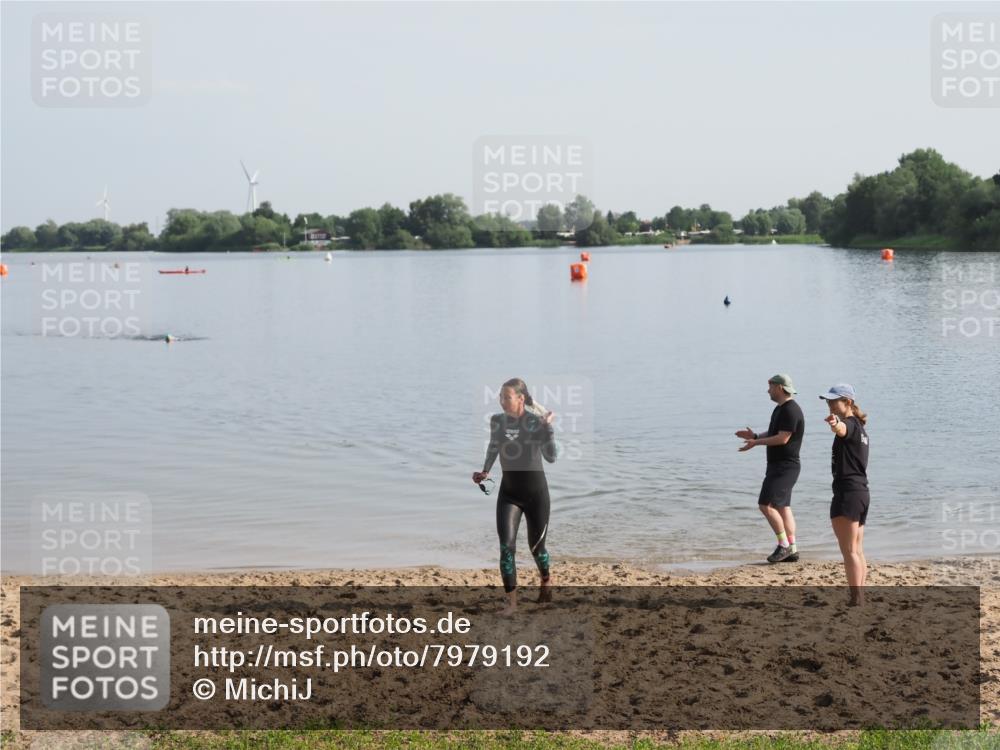 21.06.2025 - 27. Vierlanden-Triathlon MichiJ http://msf.ph/oto/7979192 15.06.2026 08:55:36 Schwimmen 225 meine-sportfotos.de