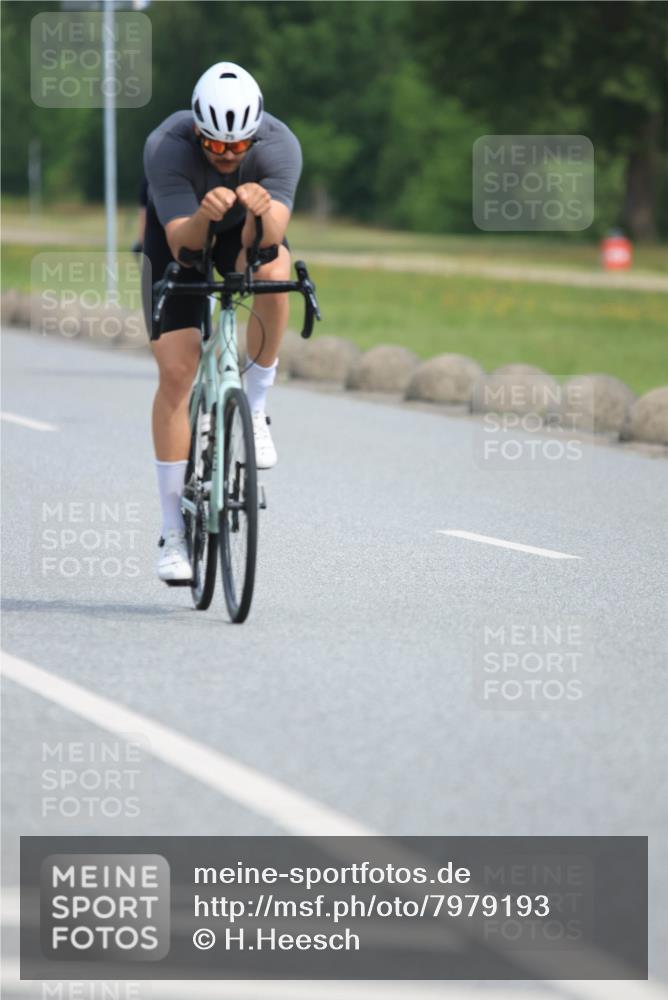 15.06.2025 - 27. Vierlanden-Triathlon H.Heesch http://msf.ph/oto/7979193 15.06.2025 10:27:43 Radfahren 49, 75, 100, 505, 529, 552 meine-sportfotos.de