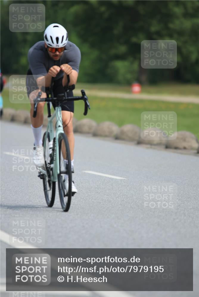 15.06.2025 - 27. Vierlanden-Triathlon H.Heesch http://msf.ph/oto/7979195 15.06.2025 10:27:43 Radfahren 49, 75, 100, 505, 529, 552 meine-sportfotos.de