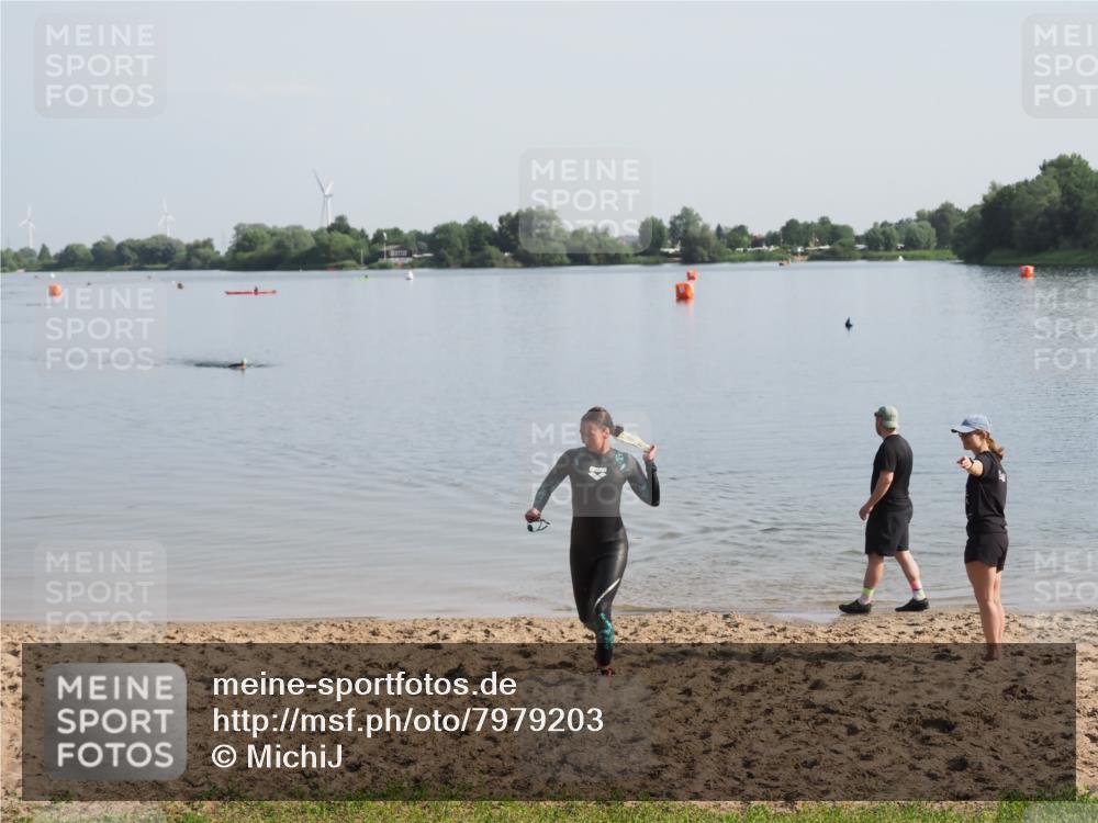 21.06.2025 - 27. Vierlanden-Triathlon MichiJ http://msf.ph/oto/7979203 15.06.2026 08:55:36 Schwimmen 225 meine-sportfotos.de