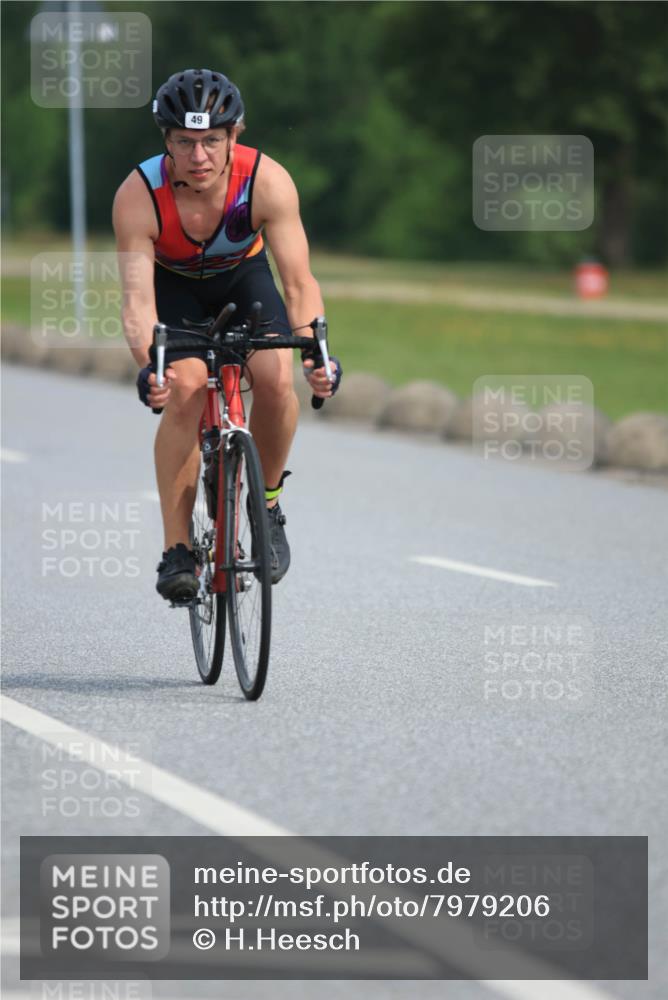 15.06.2025 - 27. Vierlanden-Triathlon H.Heesch http://msf.ph/oto/7979206 15.06.2025 10:27:49 Radfahren 49, 73, 100, 505, 529, 533, 552 meine-sportfotos.de