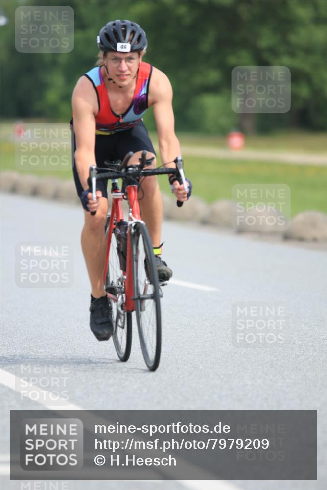 15.06.2025 - 27. Vierlanden-Triathlon H.Heesch http://msf.ph/oto/7979209 15.06.2025 10:27:49 Radfahren 49, 73, 100, 505, 529, 533, 552 meine-sportfotos.de