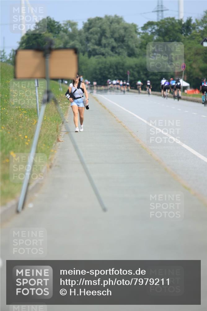 15.06.2025 - 27. Vierlanden-Triathlon H.Heesch http://msf.ph/oto/7979211 15.06.2025 10:27:56 Radfahren 73, 217, 485, 533 meine-sportfotos.de