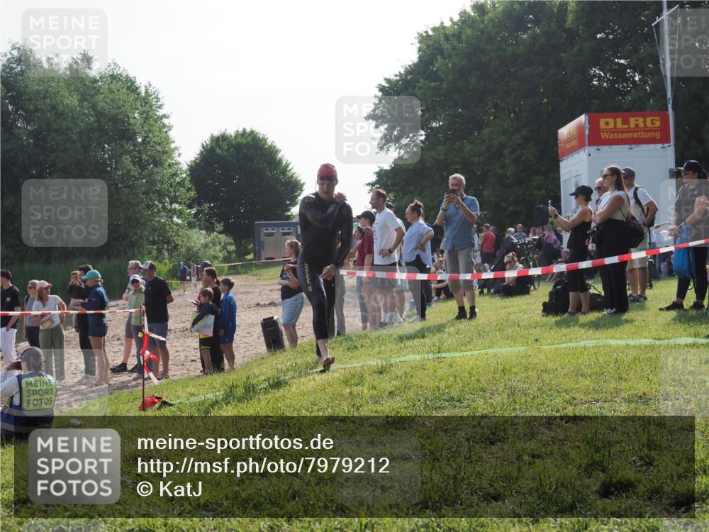15.06.2025 - 27. Vierlanden-Triathlon KatJ http://msf.ph/oto/7979212 15.06.2025 08:43:08 Schwimmen 18, 72, 100, 139 meine-sportfotos.de