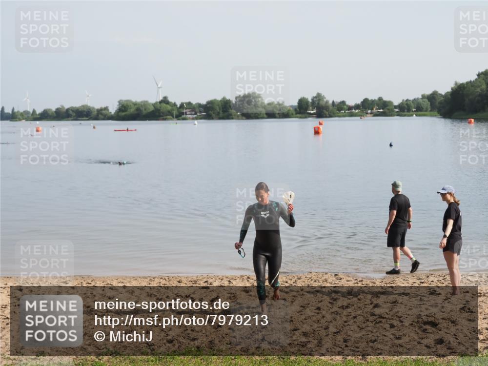 21.06.2025 - 27. Vierlanden-Triathlon MichiJ http://msf.ph/oto/7979213 15.06.2026 08:55:37 Schwimmen 225 meine-sportfotos.de