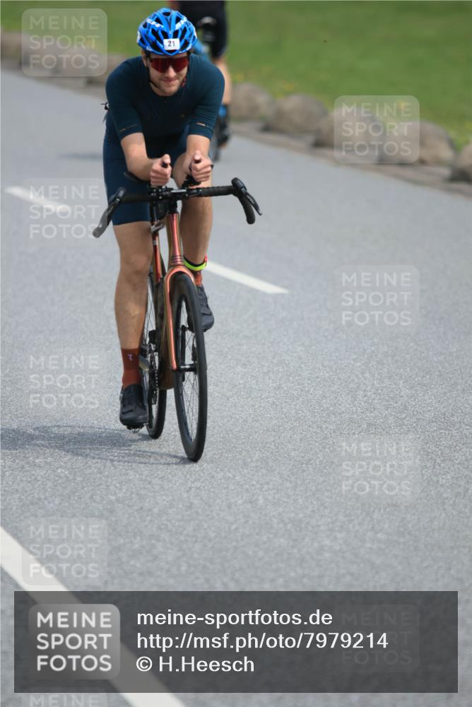 15.06.2025 - 27. Vierlanden-Triathlon H.Heesch http://msf.ph/oto/7979214 15.06.2025 10:29:43 Radfahren 21, 61, 495, 558 meine-sportfotos.de