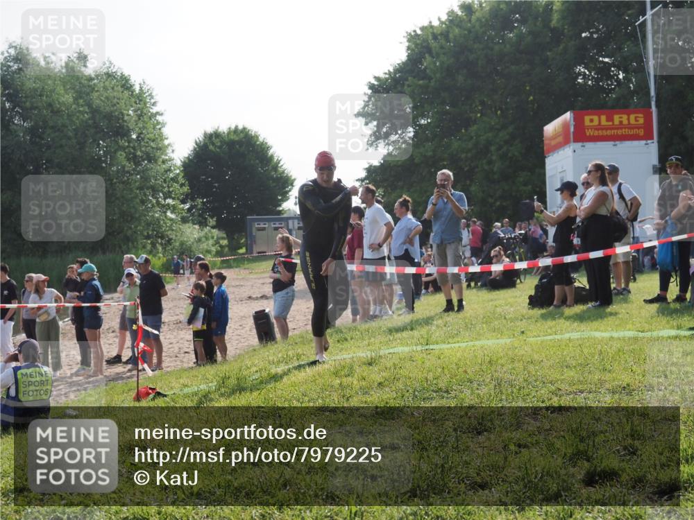15.06.2025 - 27. Vierlanden-Triathlon KatJ http://msf.ph/oto/7979225 15.06.2025 08:43:08 Schwimmen 18, 72, 100, 139 meine-sportfotos.de