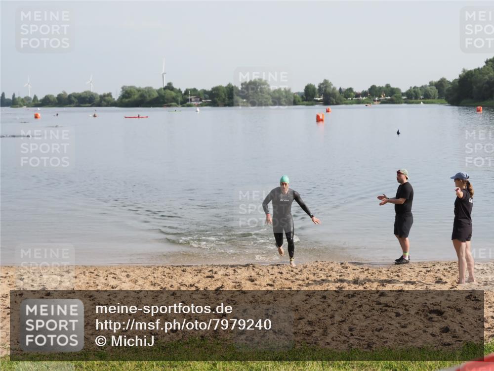 21.06.2025 - 27. Vierlanden-Triathlon MichiJ http://msf.ph/oto/7979240 15.06.2026 08:56:15 Schwimmen 239 meine-sportfotos.de