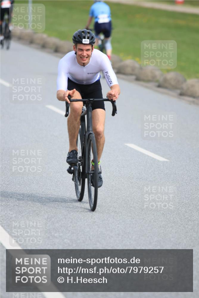 15.06.2025 - 27. Vierlanden-Triathlon H.Heesch http://msf.ph/oto/7979257 15.06.2025 10:31:02 Radfahren 11, 111, 135, 207, 303, 356, 474 meine-sportfotos.de