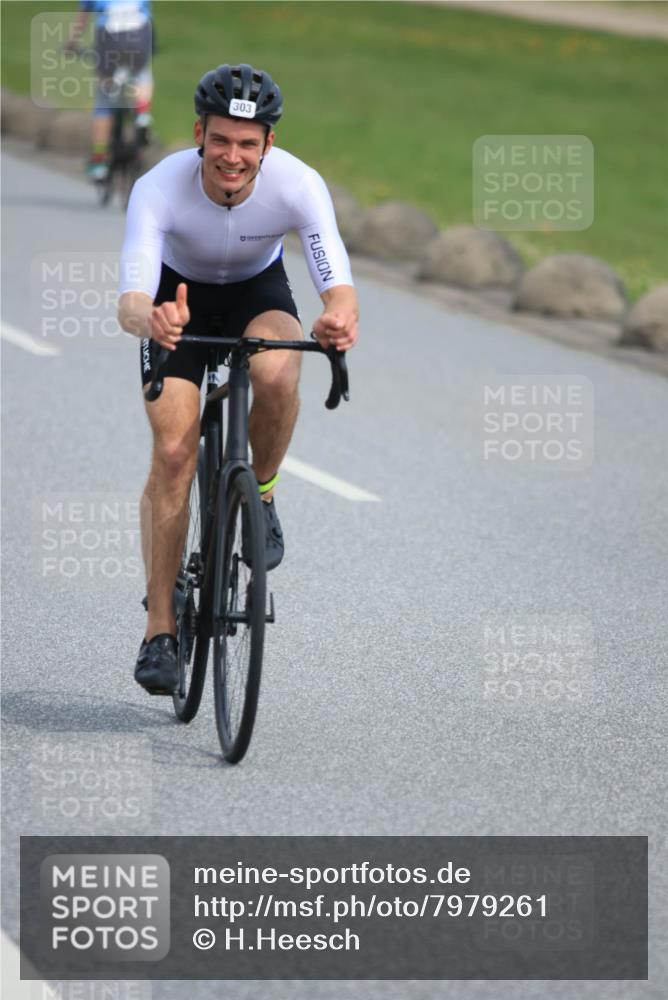 15.06.2025 - 27. Vierlanden-Triathlon H.Heesch http://msf.ph/oto/7979261 15.06.2025 10:31:02 Radfahren 11, 111, 135, 207, 303, 356, 474 meine-sportfotos.de