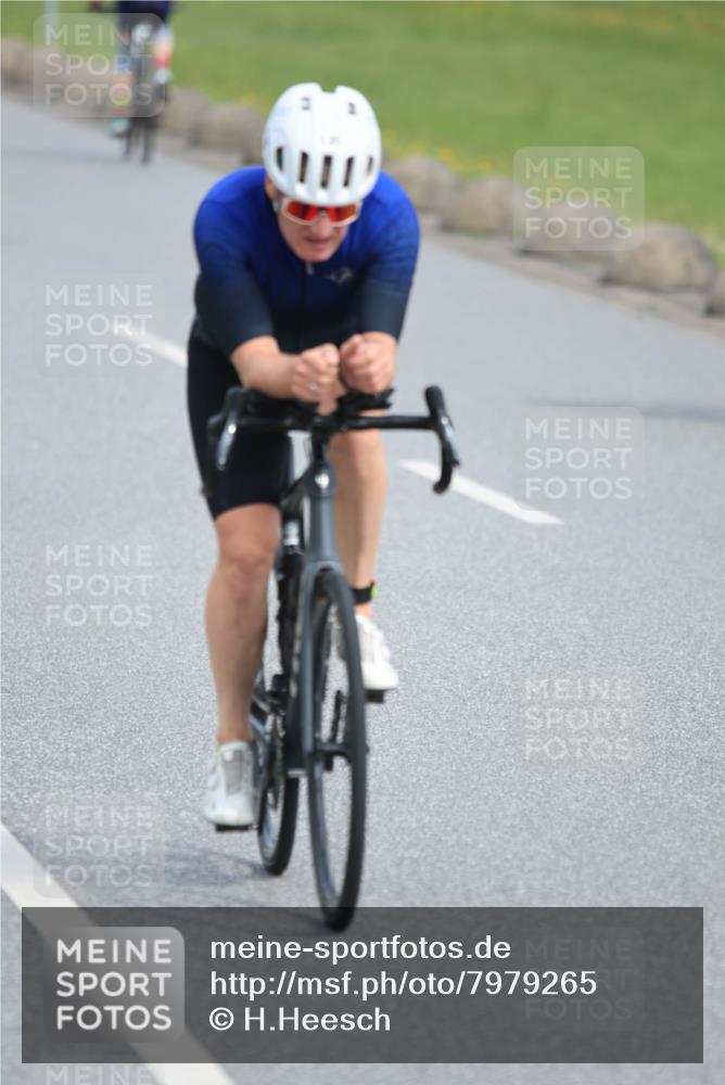 15.06.2025 - 27. Vierlanden-Triathlon H.Heesch http://msf.ph/oto/7979265 15.06.2025 10:31:03 Radfahren 11, 111, 135, 303, 356, 474 meine-sportfotos.de