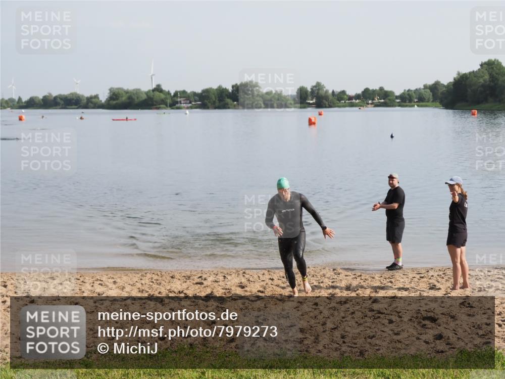 21.06.2025 - 27. Vierlanden-Triathlon MichiJ http://msf.ph/oto/7979273 15.06.2026 08:56:16 Schwimmen 239 meine-sportfotos.de