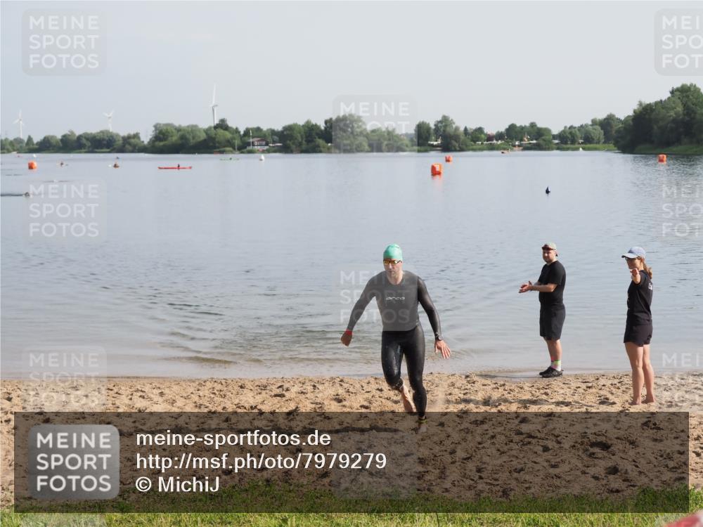 21.06.2025 - 27. Vierlanden-Triathlon MichiJ http://msf.ph/oto/7979279 15.06.2026 08:56:16 Schwimmen 239 meine-sportfotos.de