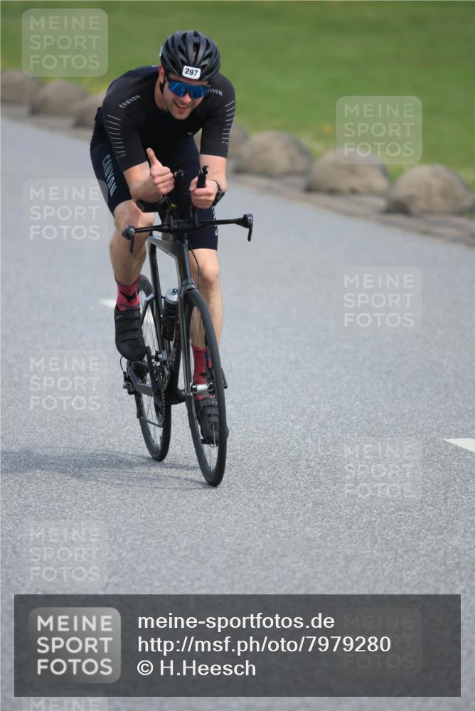 15.06.2025 - 27. Vierlanden-Triathlon H.Heesch http://msf.ph/oto/7979280 15.06.2025 10:31:11 Radfahren 255, 267, 297, 310, 335, 578 meine-sportfotos.de