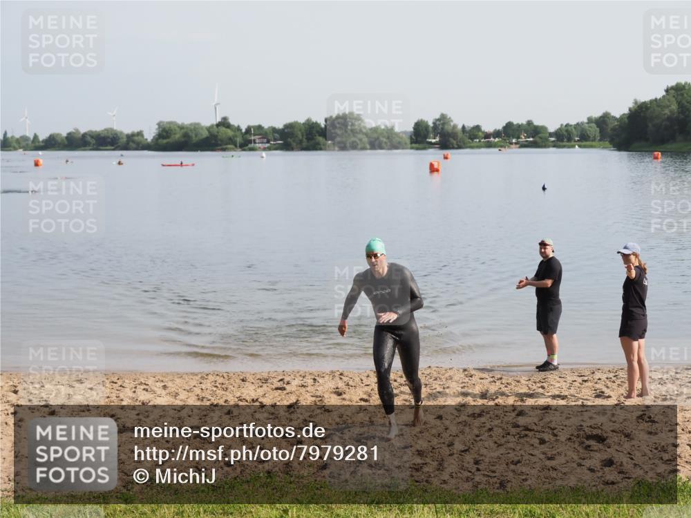 21.06.2025 - 27. Vierlanden-Triathlon MichiJ http://msf.ph/oto/7979281 15.06.2026 08:56:16 Schwimmen 239 meine-sportfotos.de