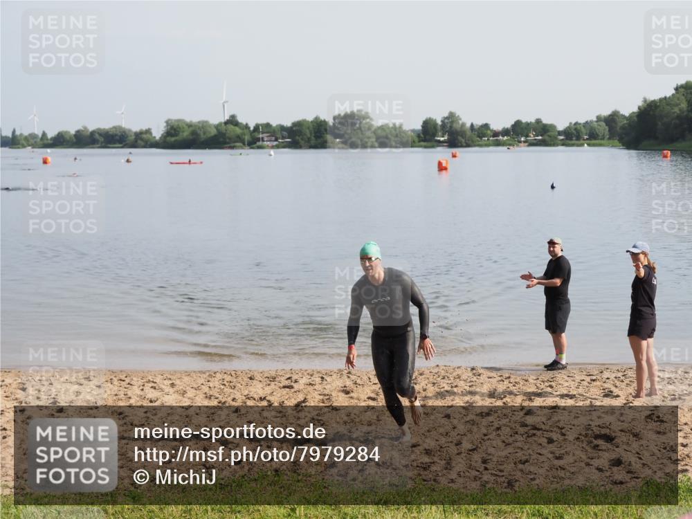 21.06.2025 - 27. Vierlanden-Triathlon MichiJ http://msf.ph/oto/7979284 15.06.2026 08:56:16 Schwimmen 239 meine-sportfotos.de