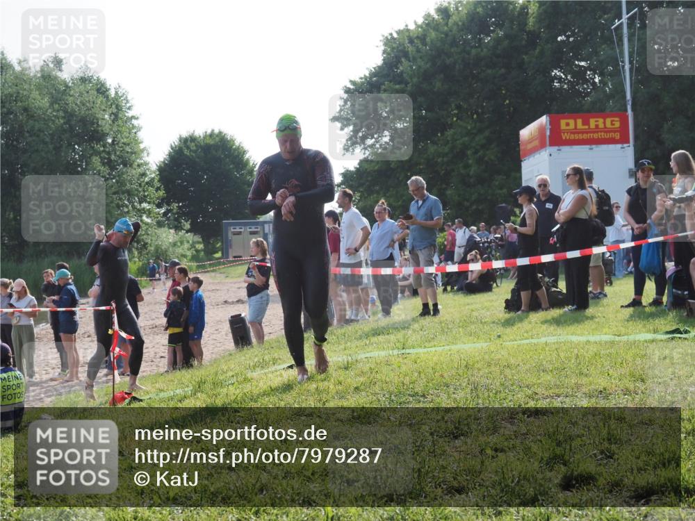 15.06.2025 - 27. Vierlanden-Triathlon KatJ http://msf.ph/oto/7979287 15.06.2025 08:43:12 Schwimmen 72, 100, 139 meine-sportfotos.de