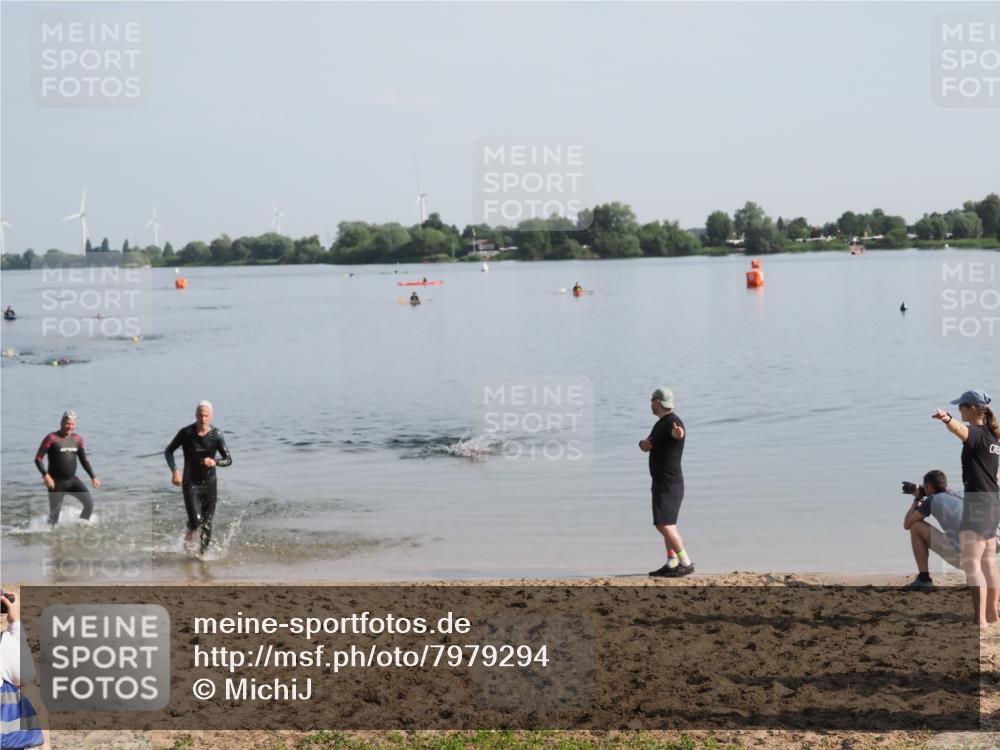 21.06.2025 - 27. Vierlanden-Triathlon MichiJ http://msf.ph/oto/7979294 15.06.2026 08:58:02 Schwimmen 157 meine-sportfotos.de