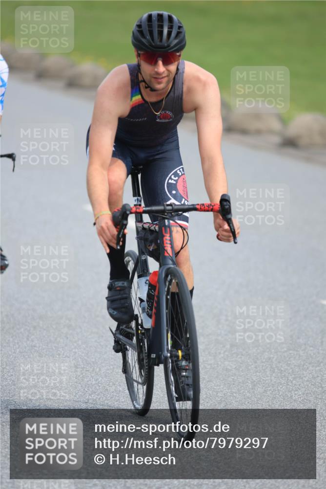 15.06.2025 - 27. Vierlanden-Triathlon H.Heesch http://msf.ph/oto/7979297 15.06.2025 10:31:15 Radfahren 2, 178, 255, 267, 297, 310, 335, 578 meine-sportfotos.de