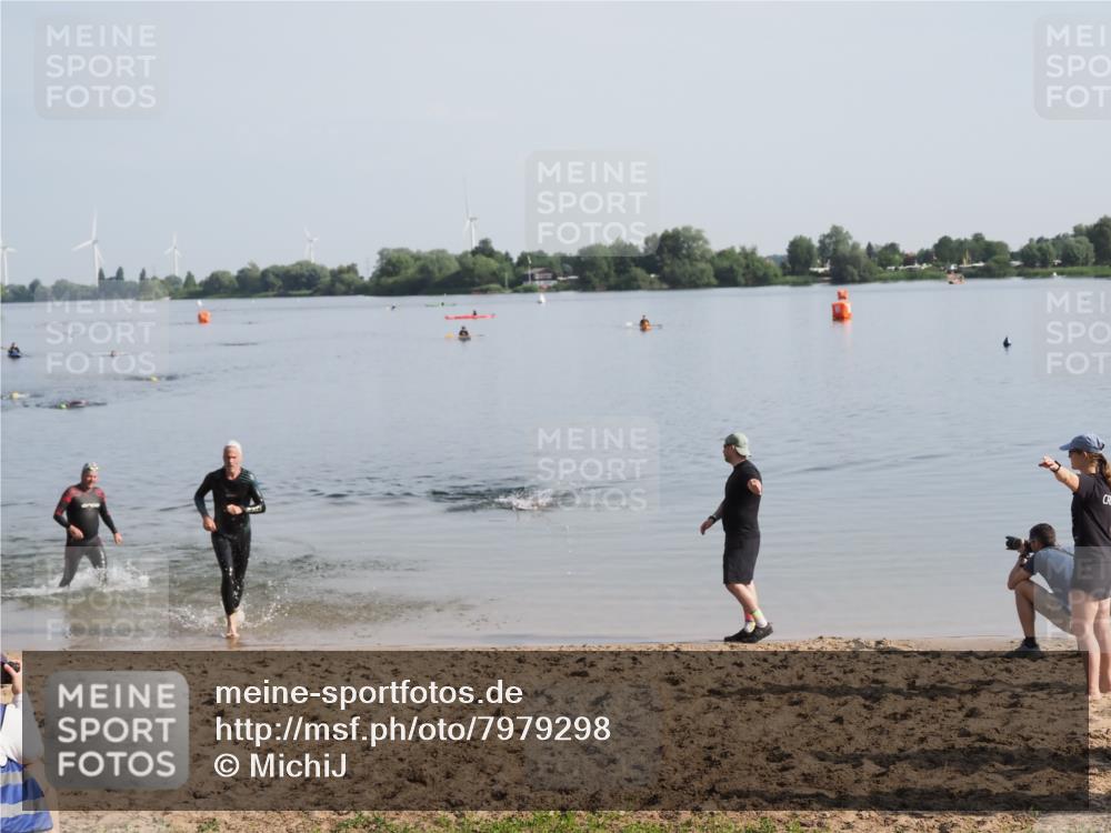 21.06.2025 - 27. Vierlanden-Triathlon MichiJ http://msf.ph/oto/7979298 15.06.2026 08:58:02 Schwimmen 157 meine-sportfotos.de