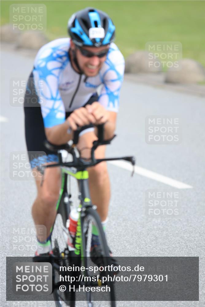 15.06.2025 - 27. Vierlanden-Triathlon H.Heesch http://msf.ph/oto/7979301 15.06.2025 10:31:16 Radfahren 2, 178, 255, 267, 297, 310, 335, 578 meine-sportfotos.de