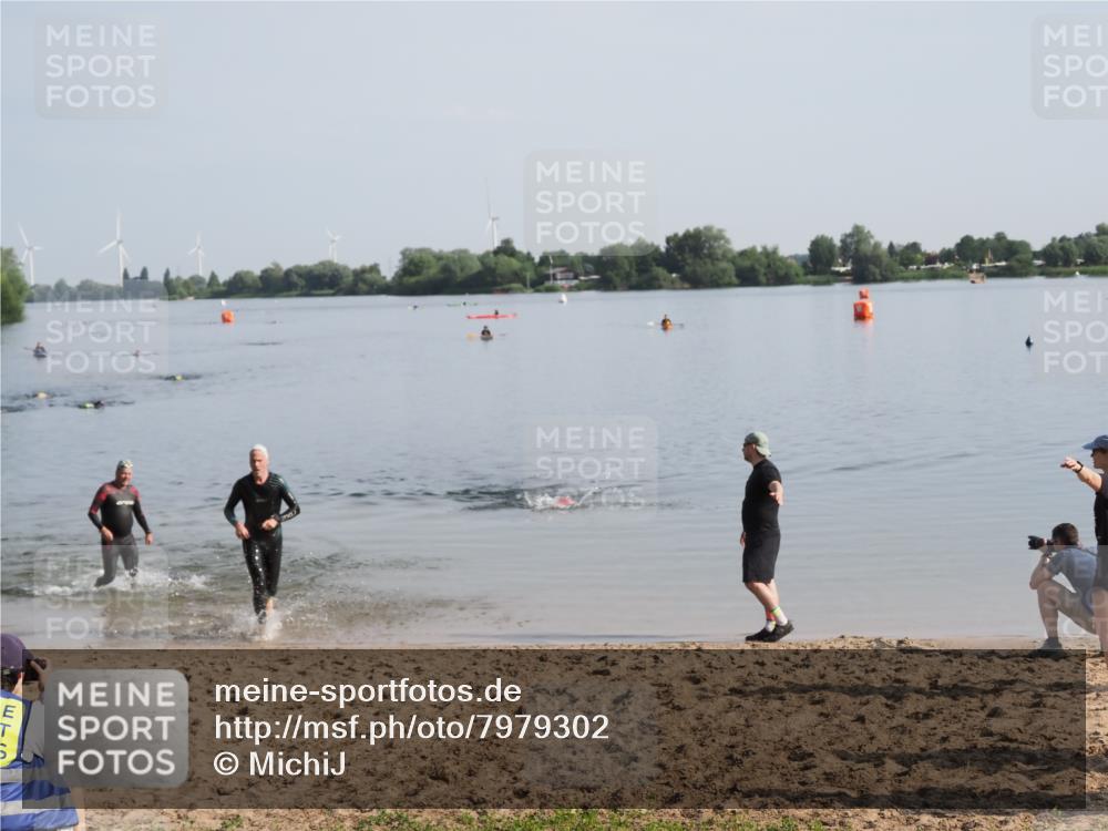 21.06.2025 - 27. Vierlanden-Triathlon MichiJ http://msf.ph/oto/7979302 15.06.2026 08:58:02 Schwimmen 157 meine-sportfotos.de