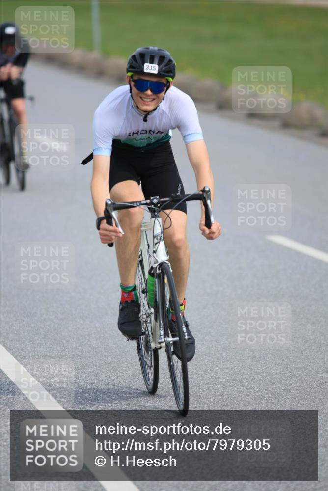 15.06.2025 - 27. Vierlanden-Triathlon H.Heesch http://msf.ph/oto/7979305 15.06.2025 10:31:18 Radfahren 2, 178, 255, 267, 335, 578 meine-sportfotos.de