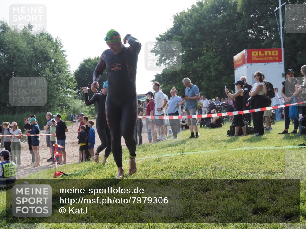 15.06.2025 - 27. Vierlanden-Triathlon KatJ http://msf.ph/oto/7979306 15.06.2025 08:43:13 Schwimmen 72, 100, 139 meine-sportfotos.de