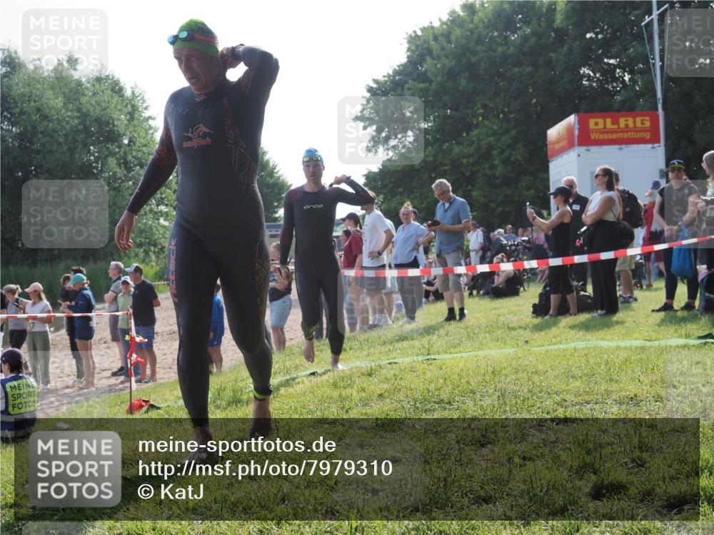 15.06.2025 - 27. Vierlanden-Triathlon KatJ http://msf.ph/oto/7979310 15.06.2025 08:43:14 Schwimmen 72, 100, 139 meine-sportfotos.de