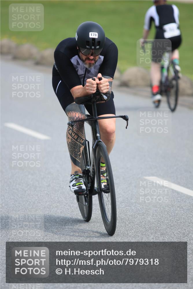 15.06.2025 - 27. Vierlanden-Triathlon H.Heesch http://msf.ph/oto/7979318 15.06.2025 10:31:19 Radfahren 2, 178, 255, 267, 335, 578 meine-sportfotos.de