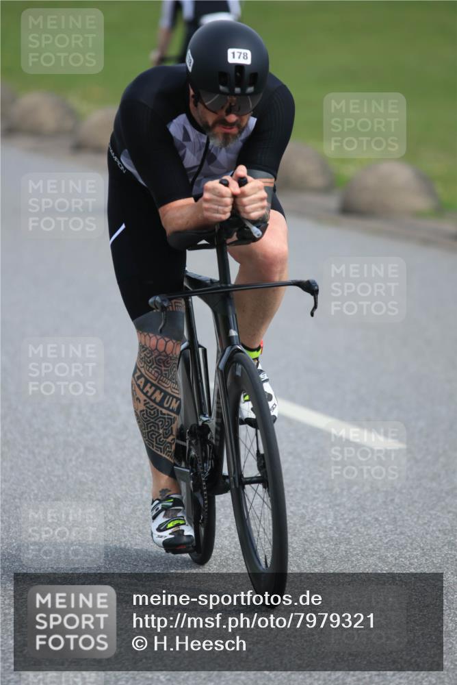 15.06.2025 - 27. Vierlanden-Triathlon H.Heesch http://msf.ph/oto/7979321 15.06.2025 10:31:20 Radfahren 2, 178, 255, 335 meine-sportfotos.de